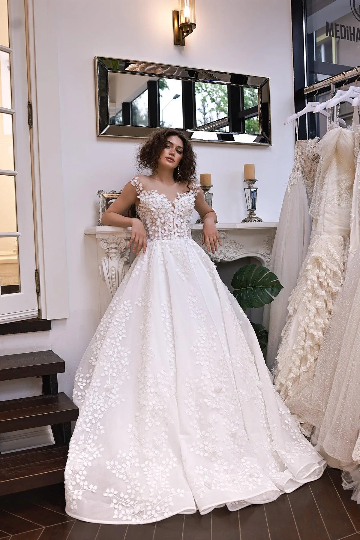 Davi Üç Boyut Dantelli V Yaka Prenses Model Gelinlik