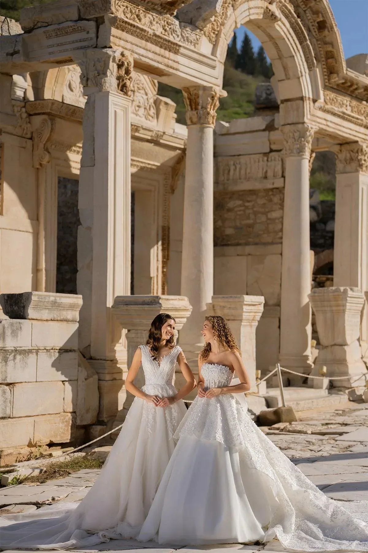 Mithridates Düşük Omuz Drapeli Helenistik Gelinlik