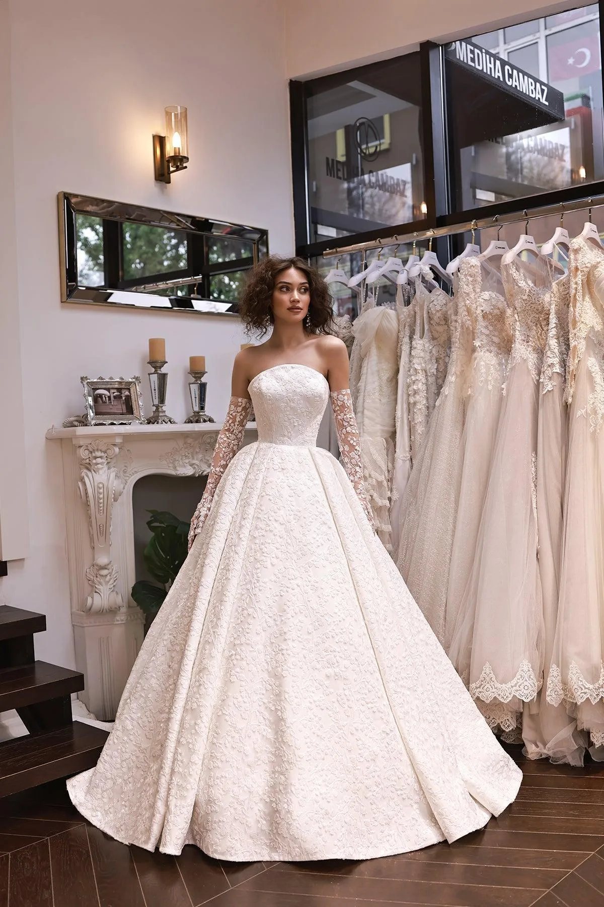 Valerie Straplez Dantel İşlemeli Prenses Model Gelinlik