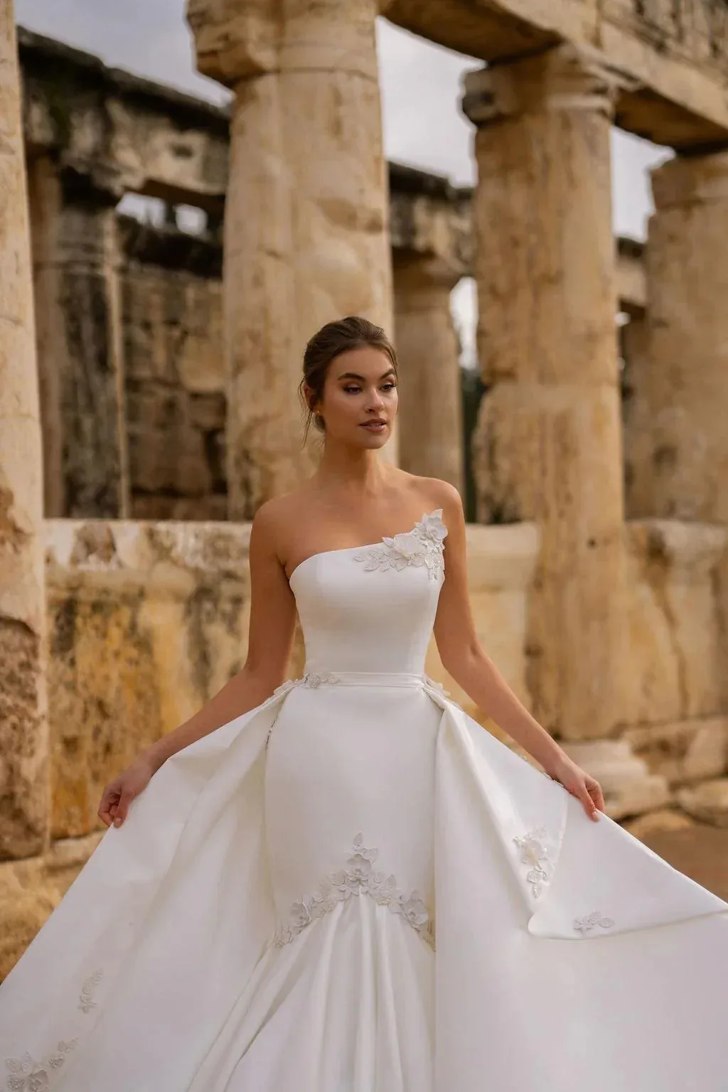 Cleopatra Asimetrik Yaka Entegre Etekli Balık Gelinlik