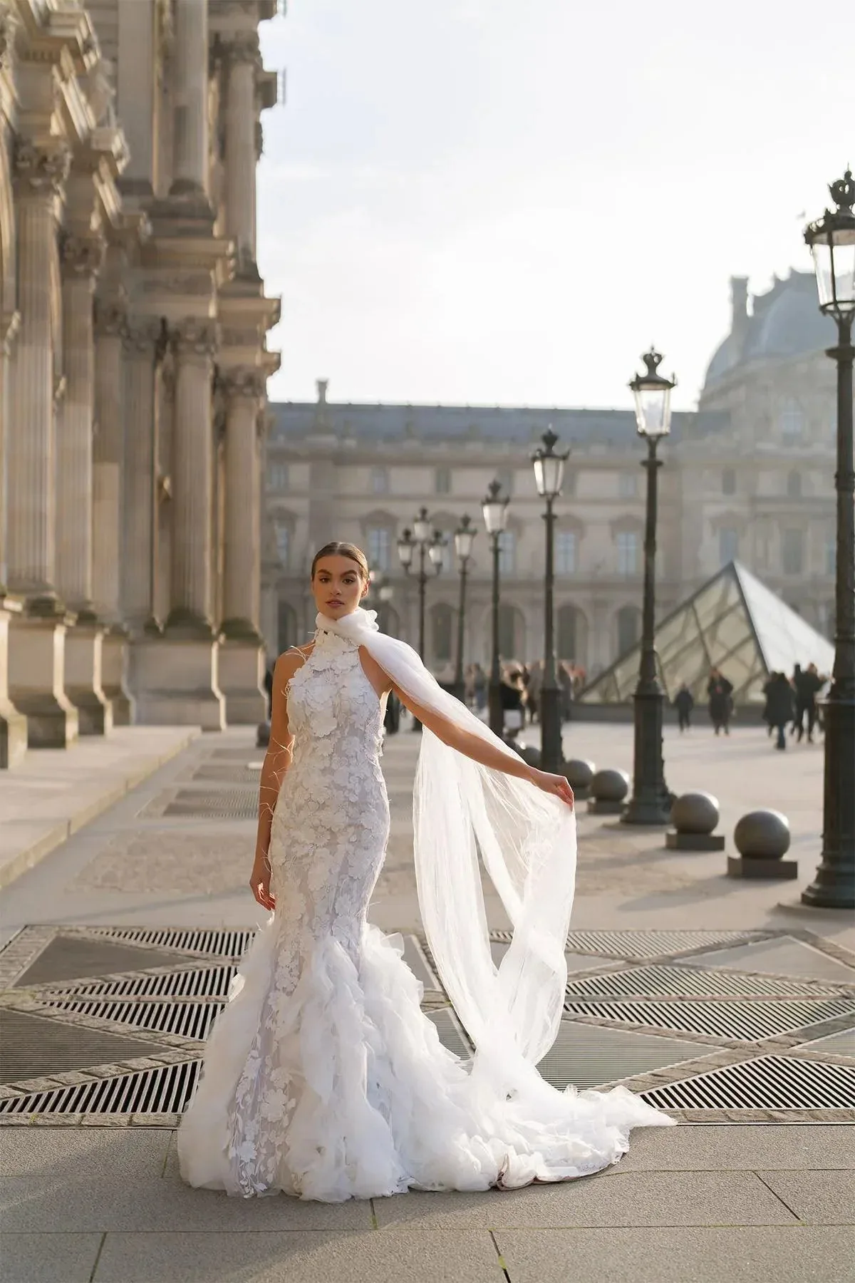 Le Flâneur Halter Yaka Fırfırlı Sırt Dekolteli Balık Gelinlik
