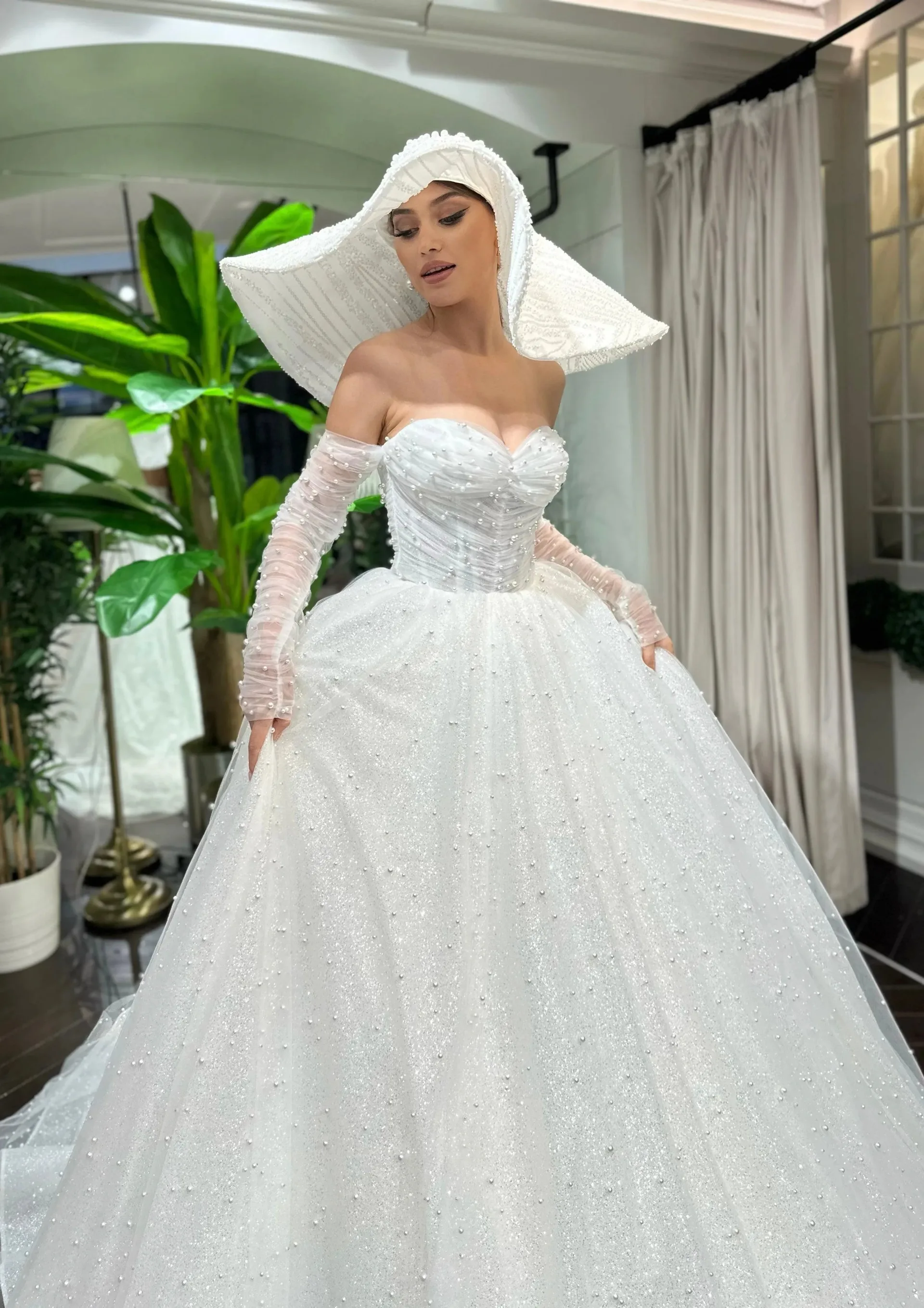 Eve Straplez İncili Tül Prenses Model Gelinlik