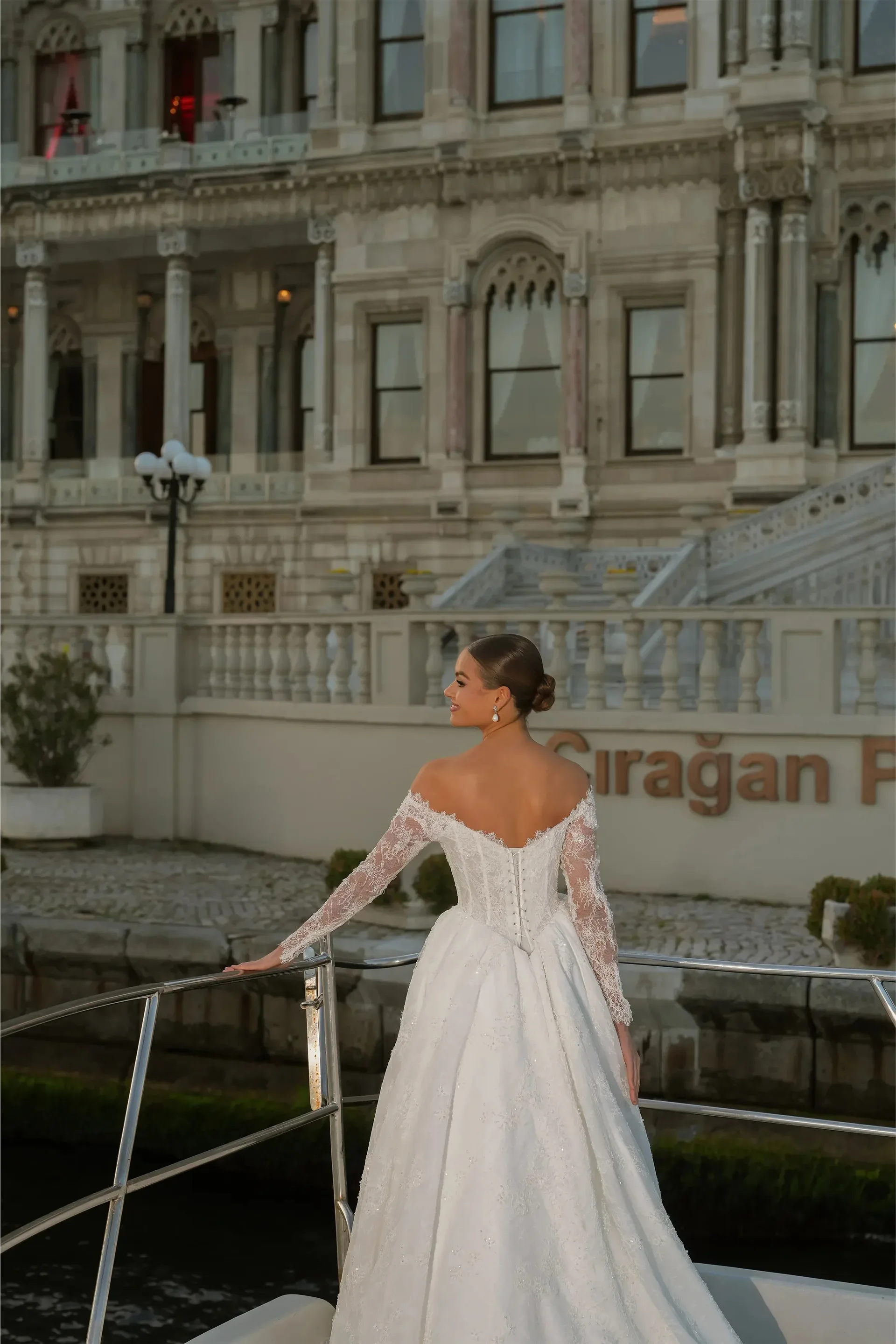 Leontine Havuz Yaka Fransız Dantelli Prenses Gelinlik