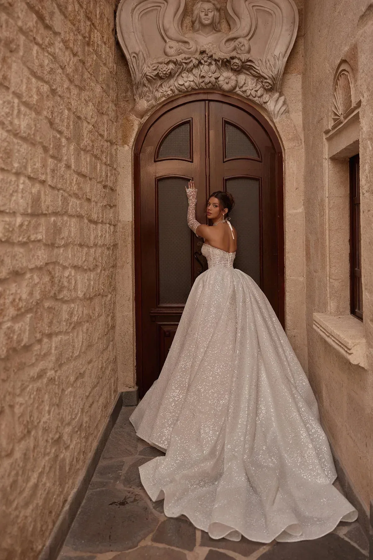 Leya Glitter Işıltılı Swarovski İşleme Detaylı Uzun Kollu Straplez Prenses Gelinlik