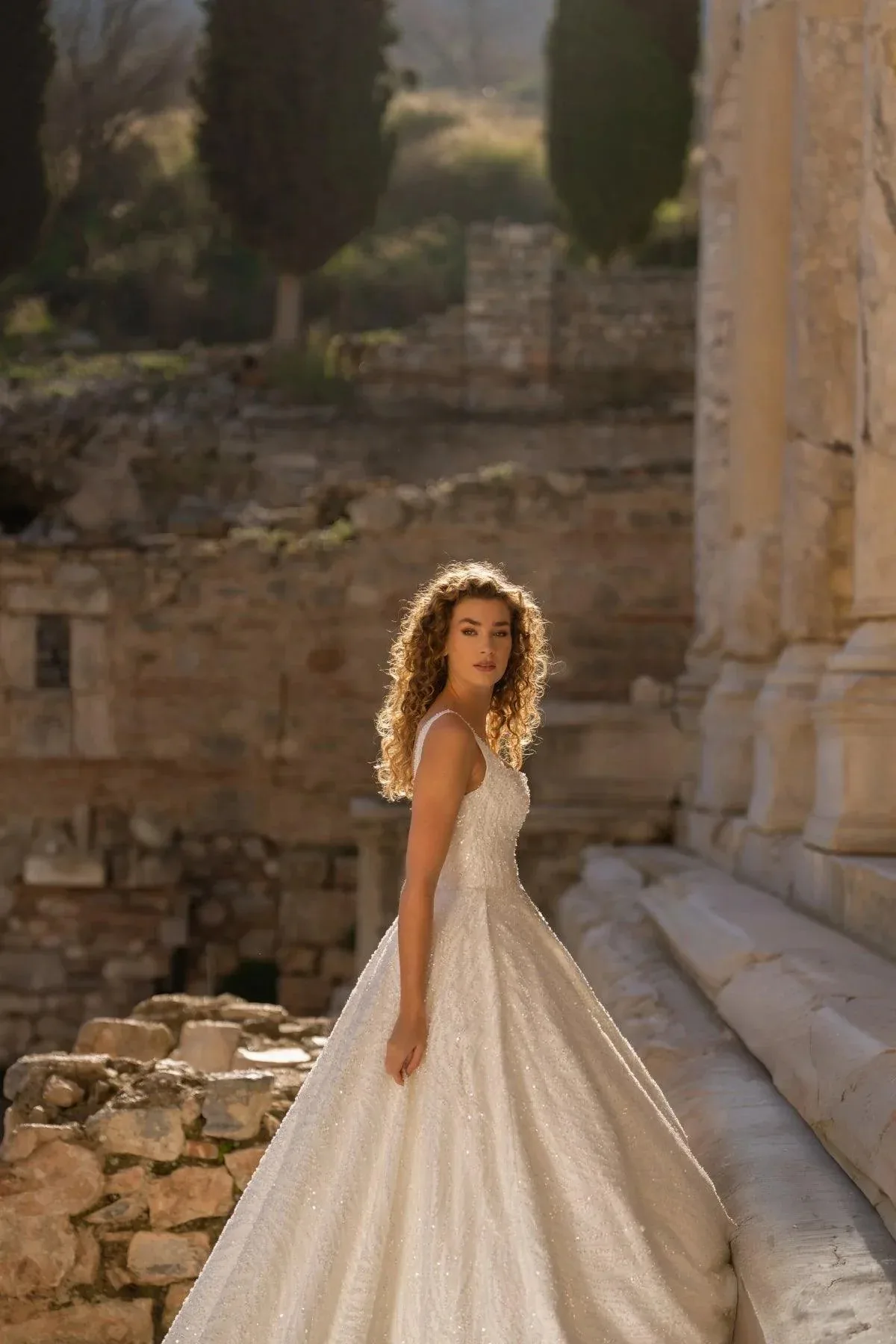 Antiochus Kare Yaka Kasnak İşi A Kesim Gelinlik