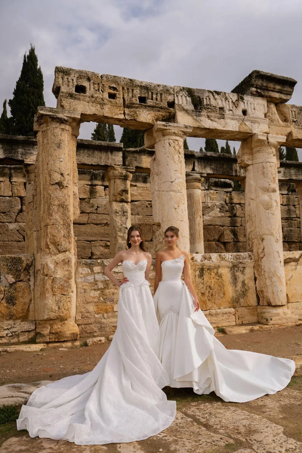 Cleopatra Asimetrik Yaka Entegre Etekli Balık Gelinlik