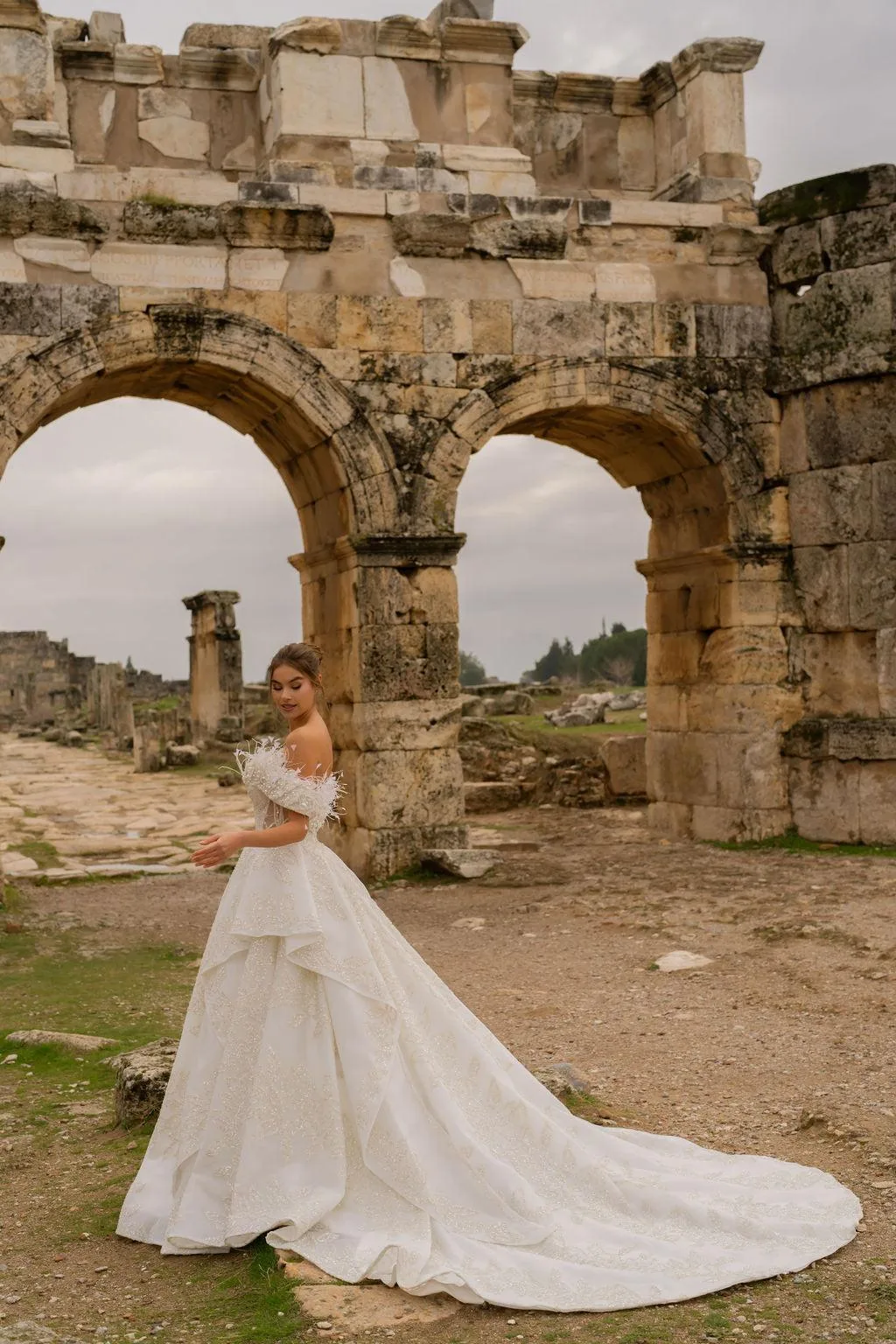 Aphrodite Madonna Yaka Otrişli Prenses Gelinlik
