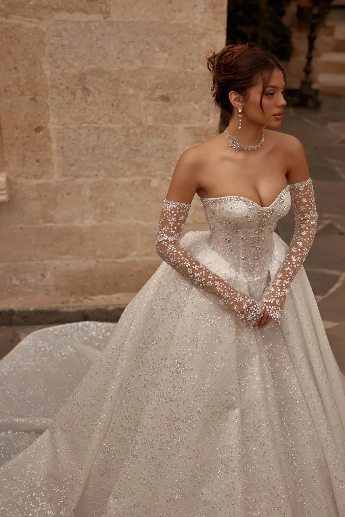 Leya Glitter Işıltılı Swarovski İşleme Detaylı Uzun Kollu Straplez Prenses Gelinlik