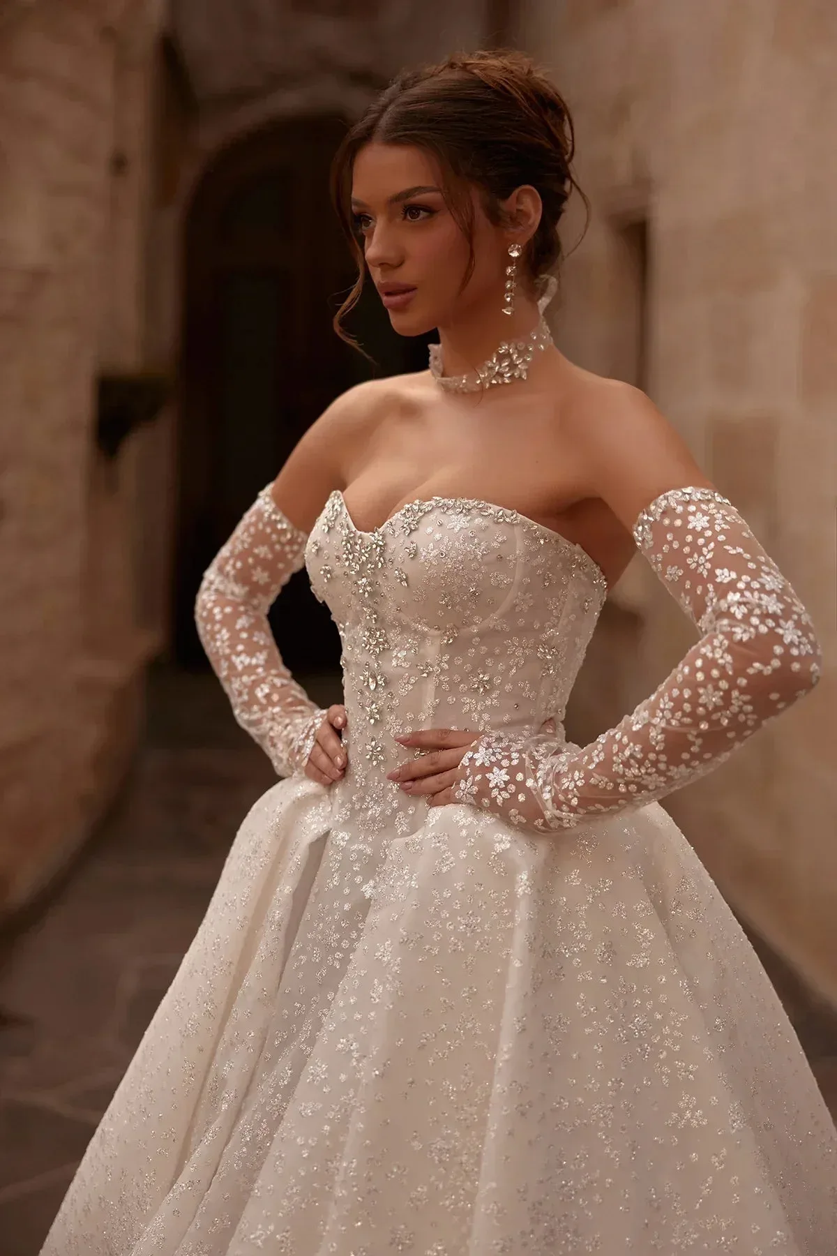 Leya Glitter Işıltılı Swarovski İşleme Detaylı Uzun Kollu Straplez Prenses Gelinlik