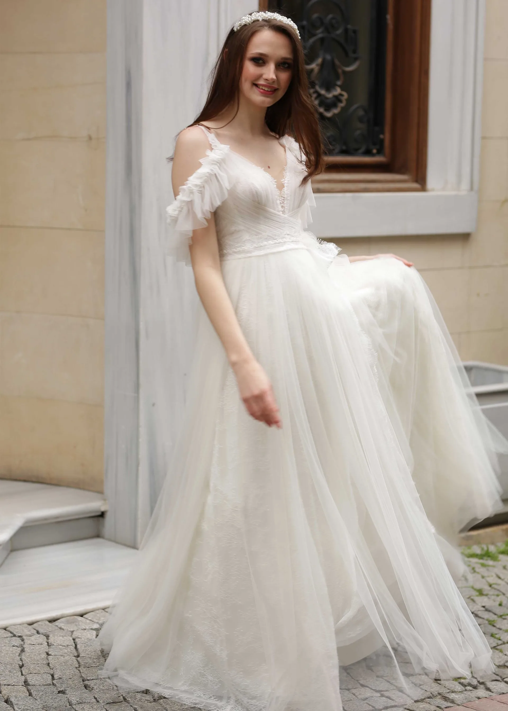 V Yaka Askılı Düşük Omuzlu Drape Tül Detaylı Soft Helen Gelinlik - 1251