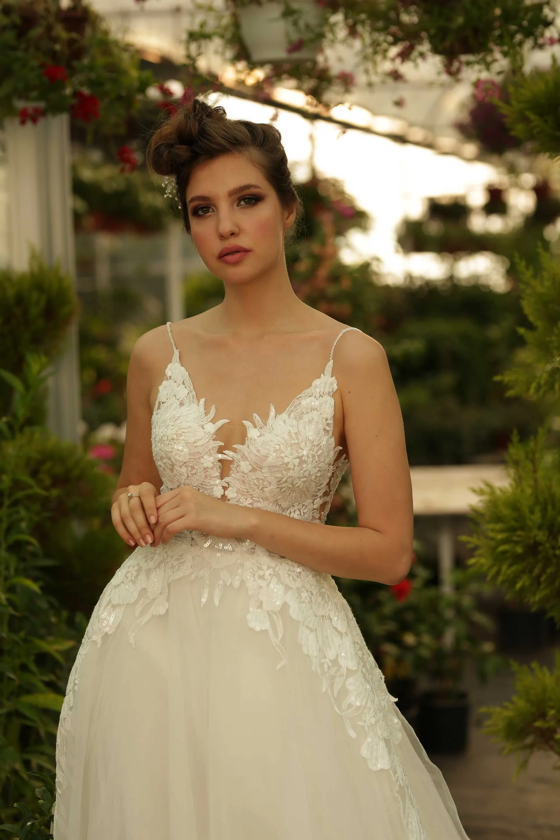 Kedi Kulağı Yaka Sırt Dekolteli Dantel İşlemeli Helen Gelinlik- 7002