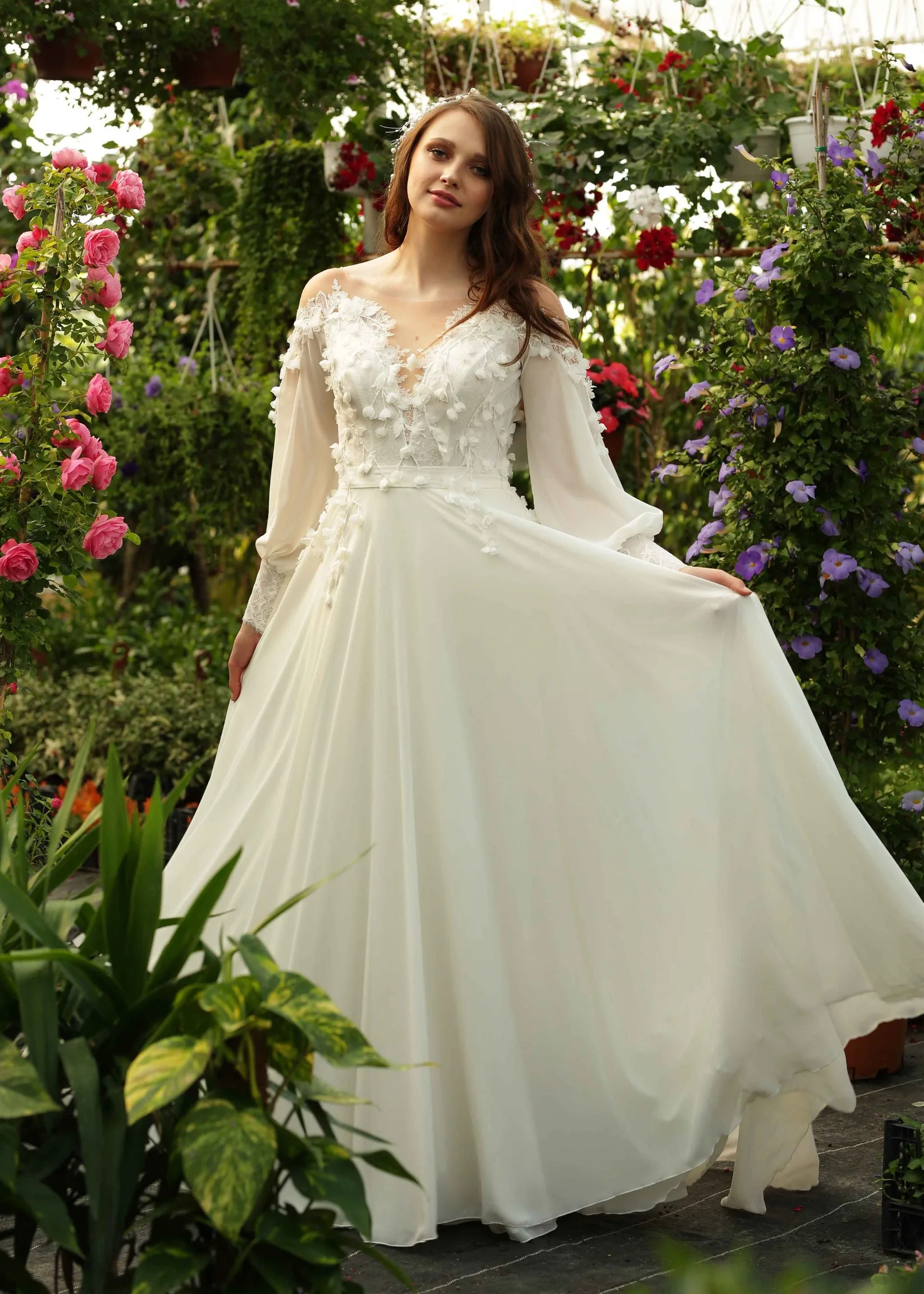 V Yaka Uzun Kollu Şifon Kumaş Çiçek İşlemeli Romantik Helen Gelinlik - 7019